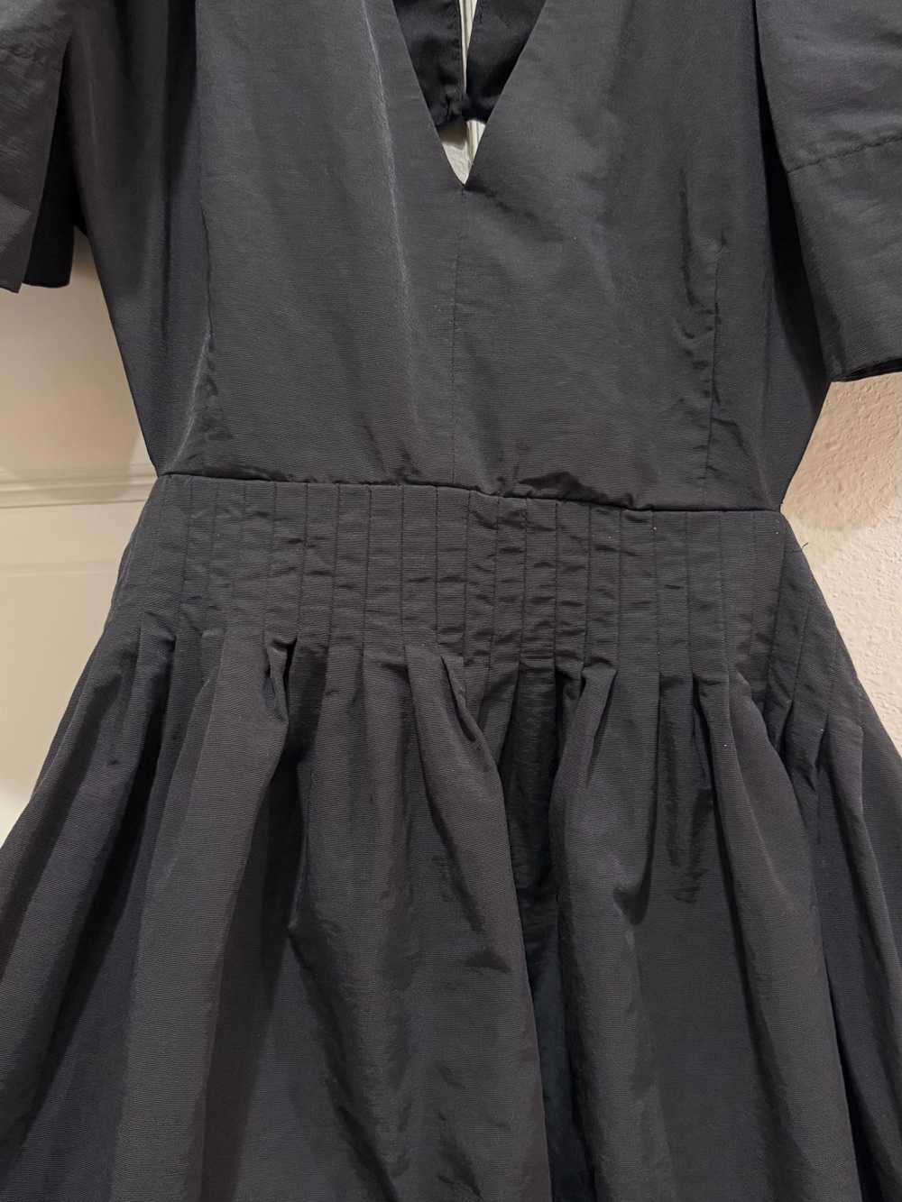Banana Republic Black Puff-Sleeve V-Neck Mini Dress 14 EUC LBD - Picture 4 of 12